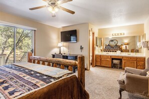 3 bedrooms, desk, travel cot, free WiFi - Updated Big Bear Home has Hot Tub, Pool/Ping-Pong Tables, King Suite! (Big Bear City)