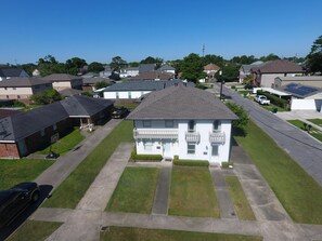 Exterior - Serene 2-bedroom corporate apartment with AC in Metairie
Prime location (Metairie)