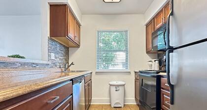 Serene 2-bedroom corporate apartment with AC in Metairie
Prime location