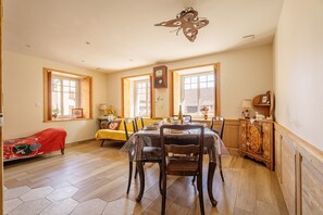 Dining - Gîte L'azuré, Alsace: Holiday Home with Private Terrace and Wi-Fi (Ingenheim)
