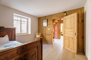 Room - Gîte L'azuré, Alsace: Holiday Home with Private Terrace and Wi-Fi (Ingenheim)