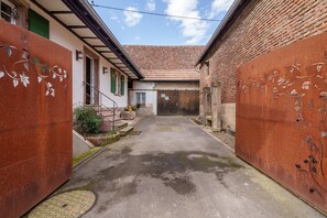 Exterior - Gîte L'azuré, Alsace: Holiday Home with Private Terrace and Wi-Fi (Ingenheim)