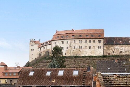 Apartment with Castle View in the Heart of Wettin – Sleeps 2 Guests