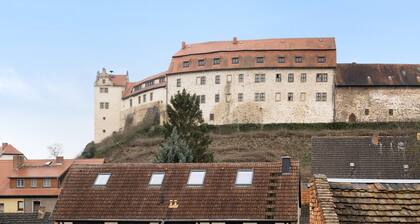 Apartment with Castle View in the Heart of Wettin – Sleeps 2 Guests