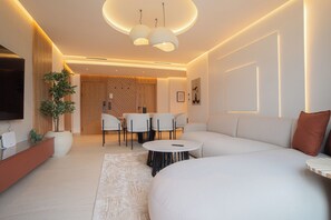 TV - 6-bedroom penthouse, stunning beach front location, minutes to shopping, train, restaurants. (Tangier)