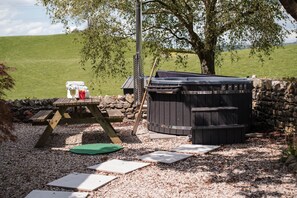 Outdoor dining - The House at Cherry Tree (Kendal)