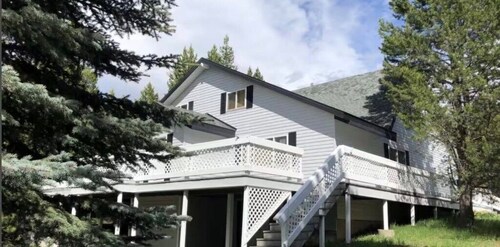 Trail and Tide-Sleeps 18- Hot tub and Game Room