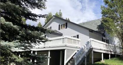 Trail and Tide-Sleeps 18- Hot tub and Game Room