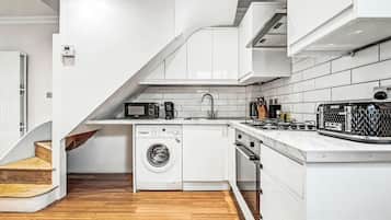 Fridge, microwave, oven, cookware/dishes/utensils