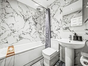 Towels - Elegant Stay In London by Interhome (London West End)