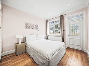 3 bedrooms, Internet - Elegant Stay In London by Interhome (London West End)