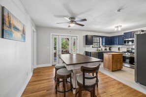 Fridge, microwave, oven, stovetop - Emerald Woods Hangout | Spacious, Pet Friendly, Fire Pit (Sevierville)