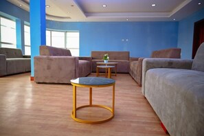 Lobby sitting area - Hotel Comfort  & Bar (Viana)