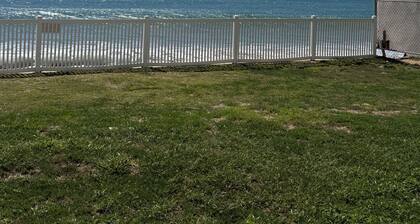 Oceanfront Rincón Stay, Amazing Sunsets & Walking distance to many restaurants.