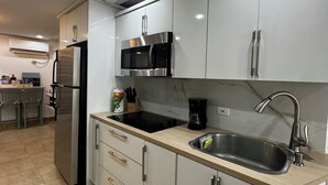 茶具/咖啡用具、冰箱、微波炉、烤箱