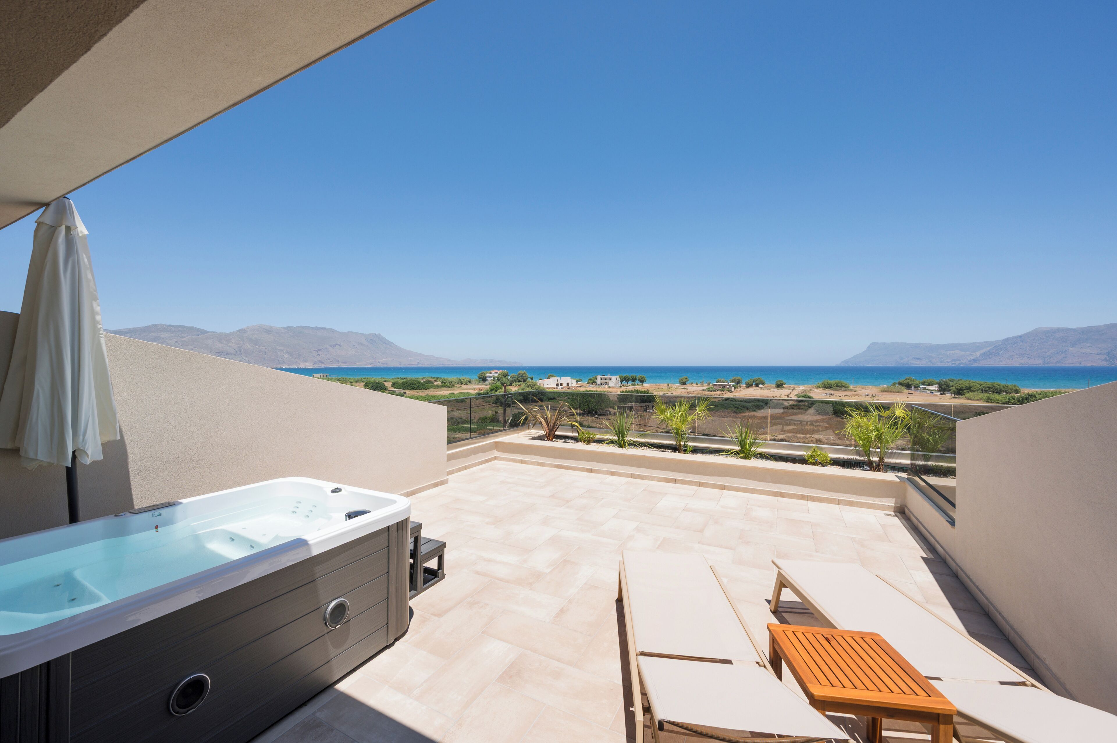 Panoramic Sea View Maisonette with Outdoor Hot Tub | 露台/庭院