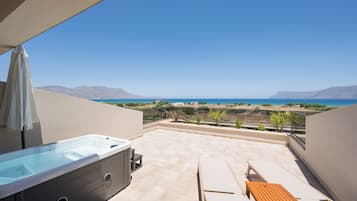Panoramic Sea View Maisonette with Outdoor Hot Tub | Terras