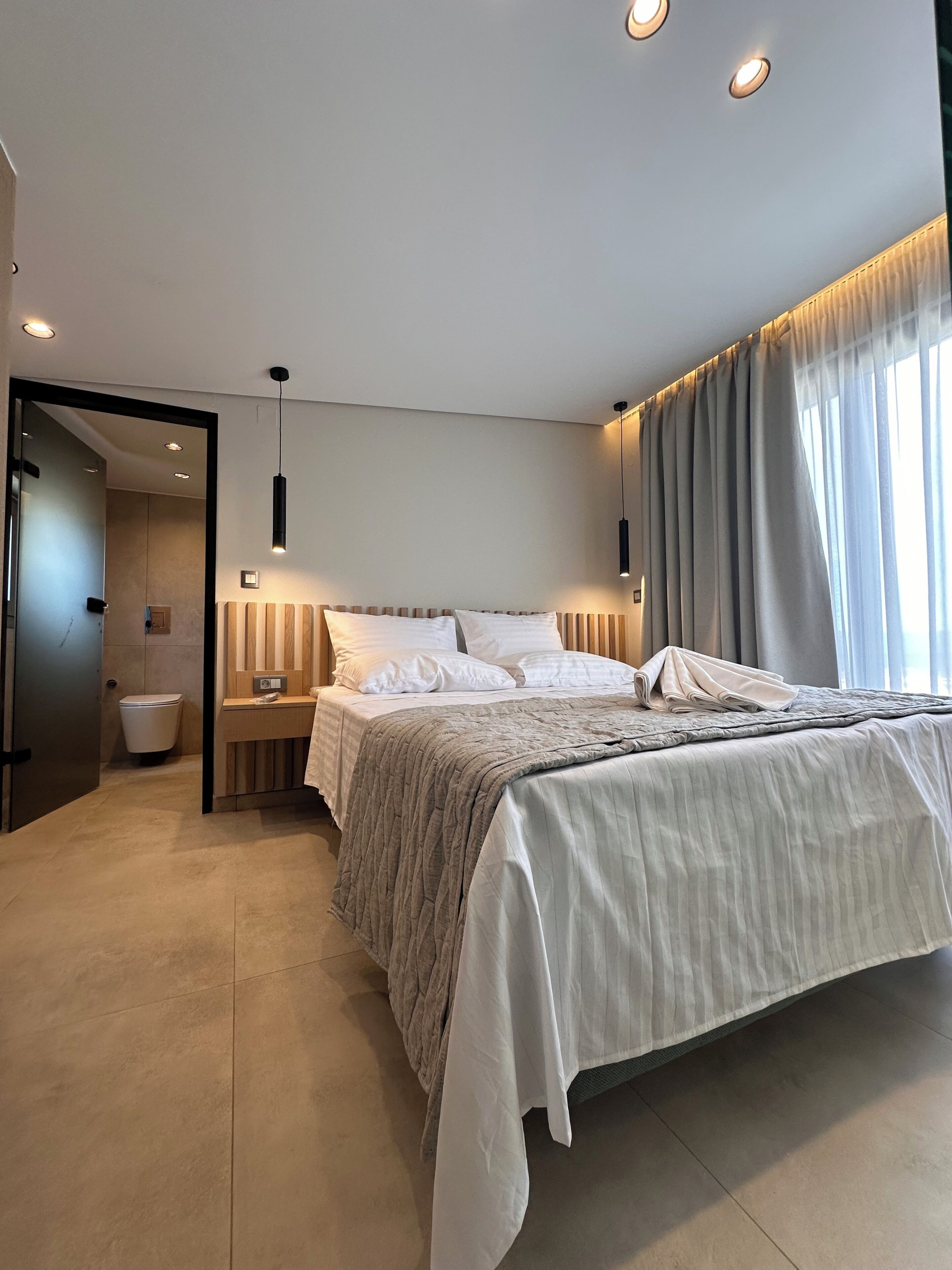 Panoramic Sea View Maisonette with Outdoor Hot Tub | In-room safe, blackout drapes, soundproofing, iron/ironing board