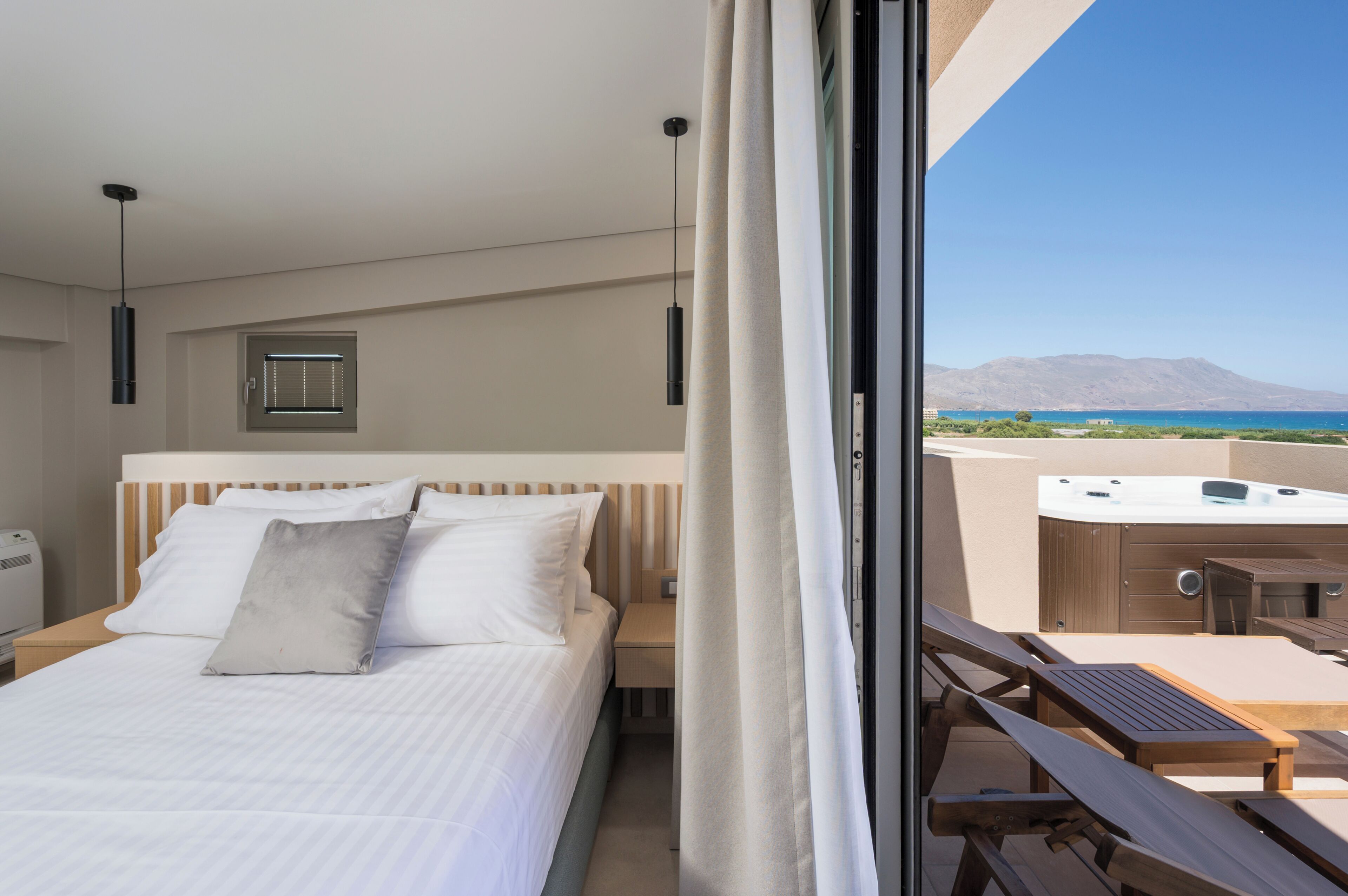Panoramic Sea View Family Maisonette with Outdoor Hot Tub | 客房內保險箱、遮光布/窗簾、隔音、熨斗/熨衣板