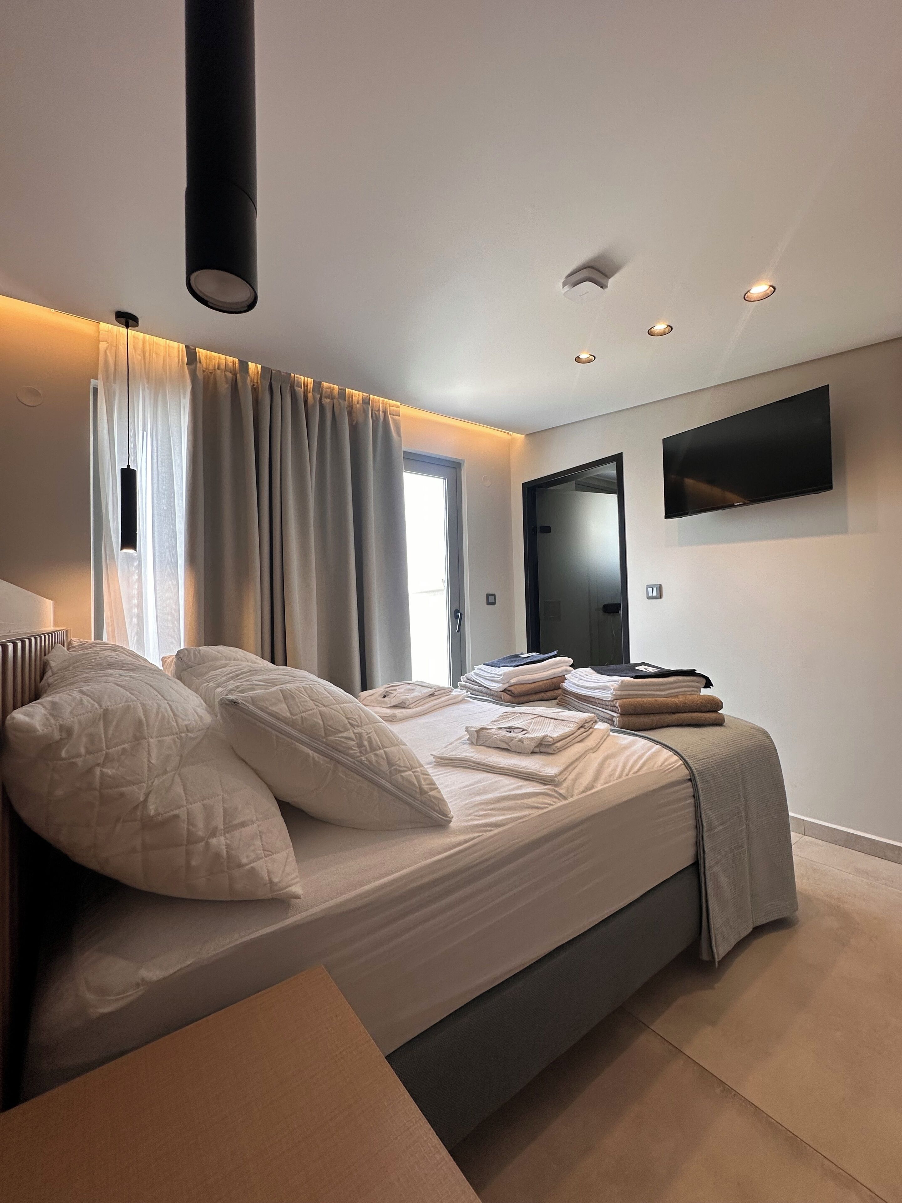 Panoramic Sea View Family Maisonette with Outdoor Hot Tub