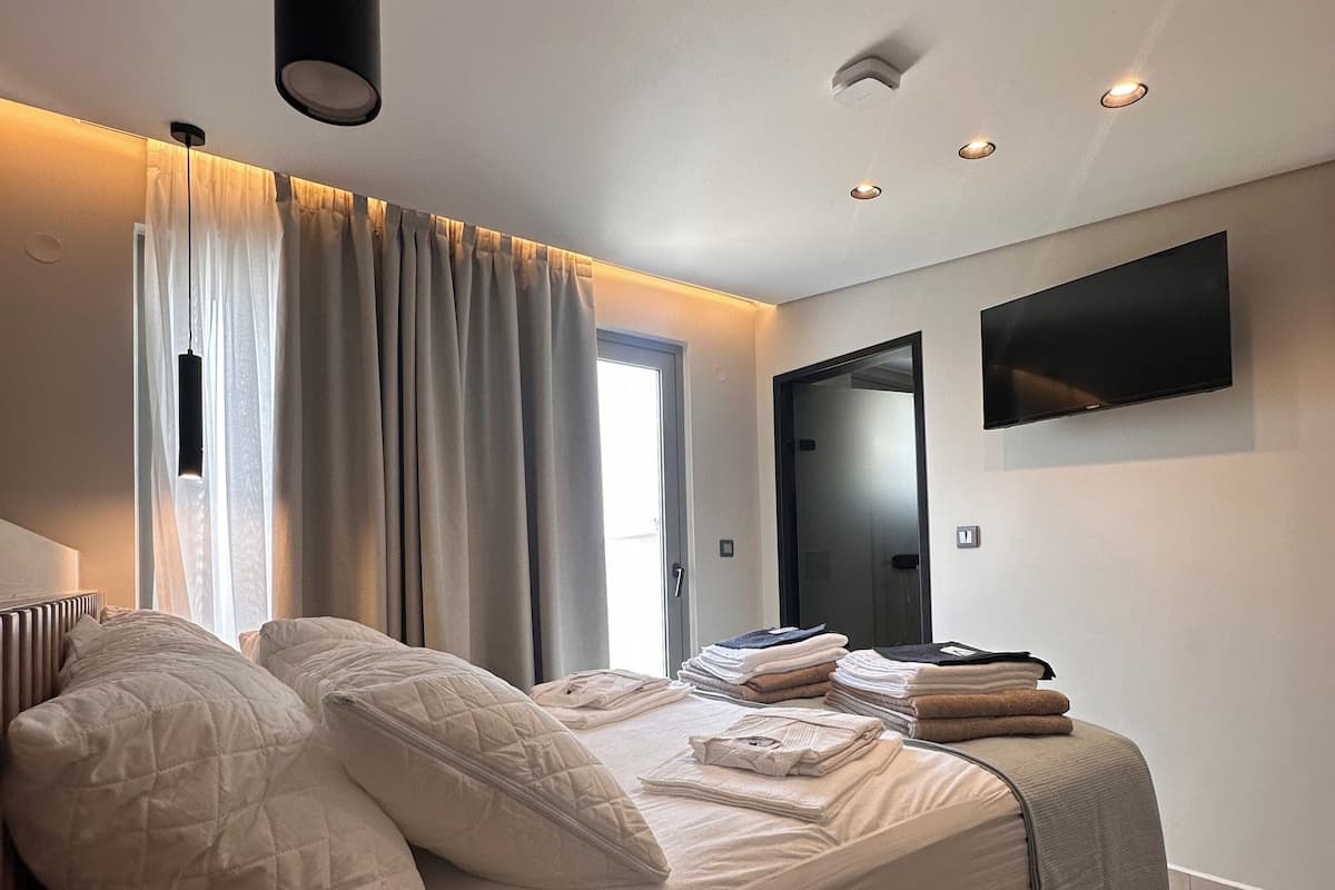Panoramic Sea View Family Maisonette with Outdoor Hot Tub