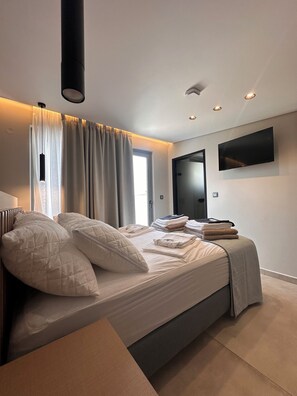 In-room safe, blackout drapes, soundproofing, iron/ironing board - The New Life Houses (Kissamos)