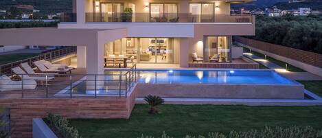 Signature Infinity Pool Villa | Terrasse/patio