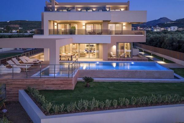 Signature Infinity Pool Villa | Teres/patio