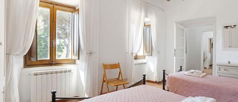 1 camera, Wi-Fi, lenzuola