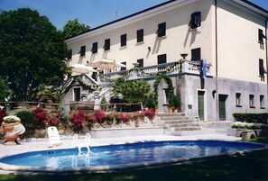 Pool - Apartment 'Villa Pini - Riccardo' with Shared Pool, Private Terrace and Wi-Fi (Sarzana)