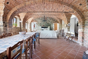 Dining - Apartment 'Villa Pini - Riccardo' with Shared Pool, Private Terrace and Wi-Fi (Sarzana)