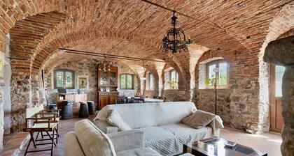 Apartment Riccardo in Villa Pini with Shared Pool and Terrace