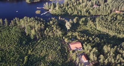 Beautiful, 150 sqm villa with open gallery, fireplace, boat directly on the lake