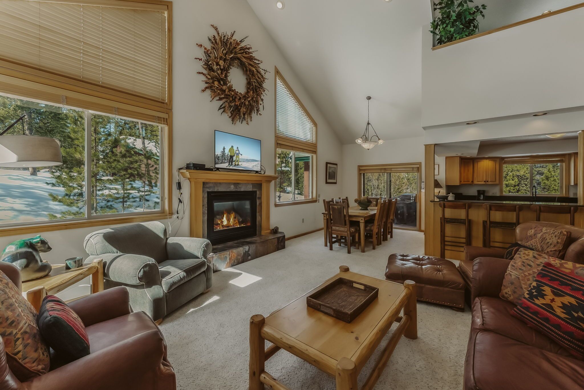 Smart TV, fireplace