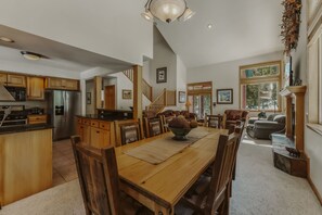 Dining - Summer Retreat by InvitedHome | BBQ, Hot Tub, Dog Friendly, 5 Min to Downtown (Breckenridge)