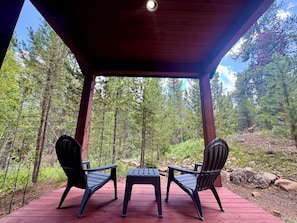 Terrace/patio - Summer Retreat by InvitedHome | BBQ, Hot Tub, Dog Friendly, 5 Min to Downtown (Breckenridge)