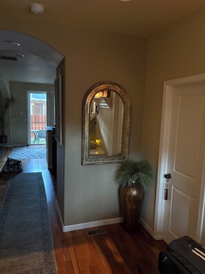 Interior - Charming 3-bedroom house in Bend with cool mountain vibes, close to Old Mill (Bend)