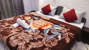 Deluxe tweepersoonskamer, uitzicht op bergen | Gratis wifi