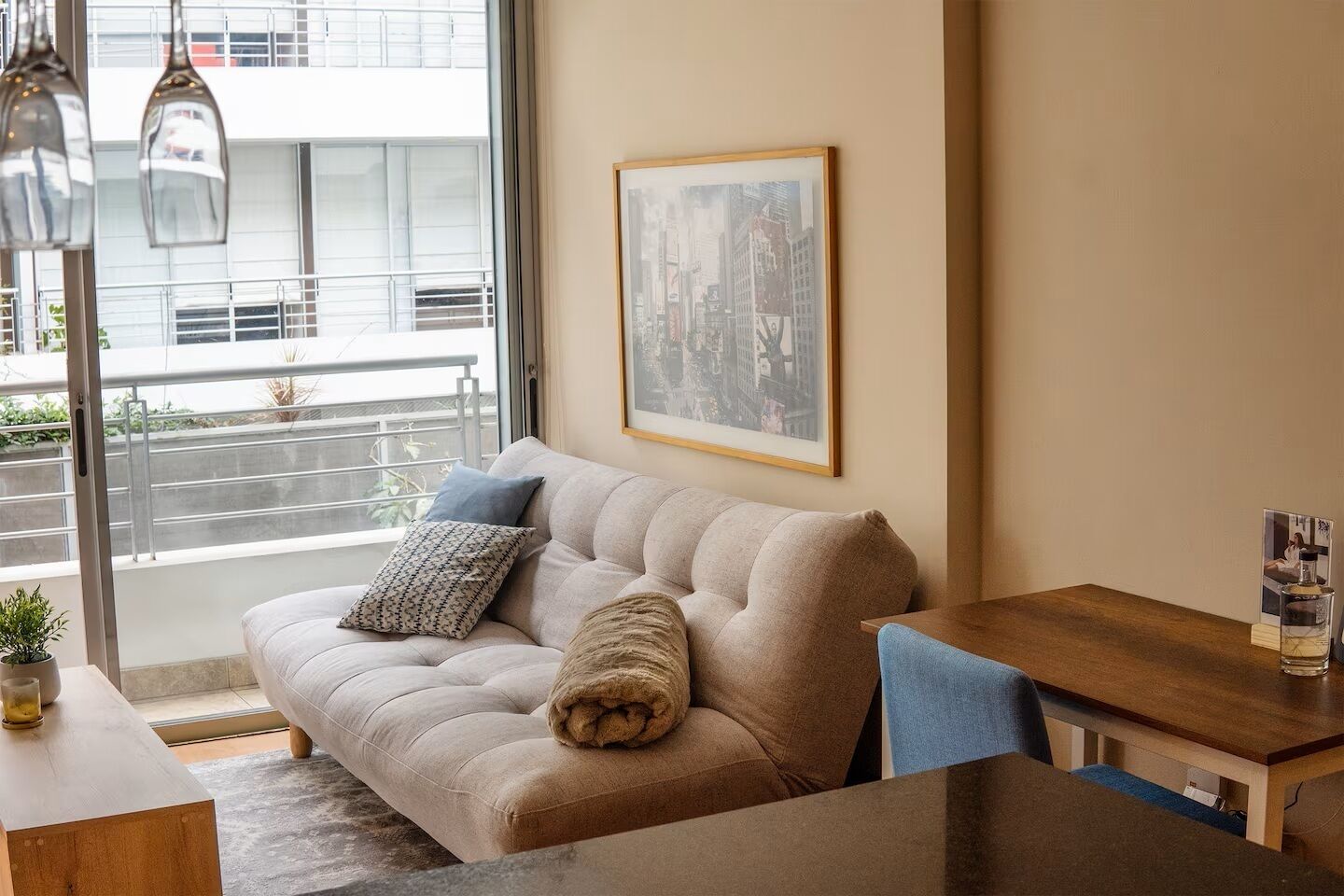 Căn hộ cơ bản, ban công | Khu phòng khách