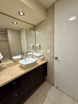 Appartement, balcon | Salle de bain