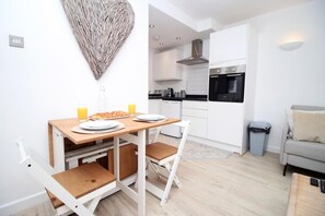 Dining - Stylish 1-Bed Flat at Irvine Court , Sleeps 4 (Mumbles)