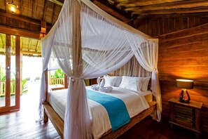 Bungalow Deluxe, balcon, vue sur la cour intérieure | Coffre-fort, fer et planche à repasser, accès au Wi-Fi (inclus)