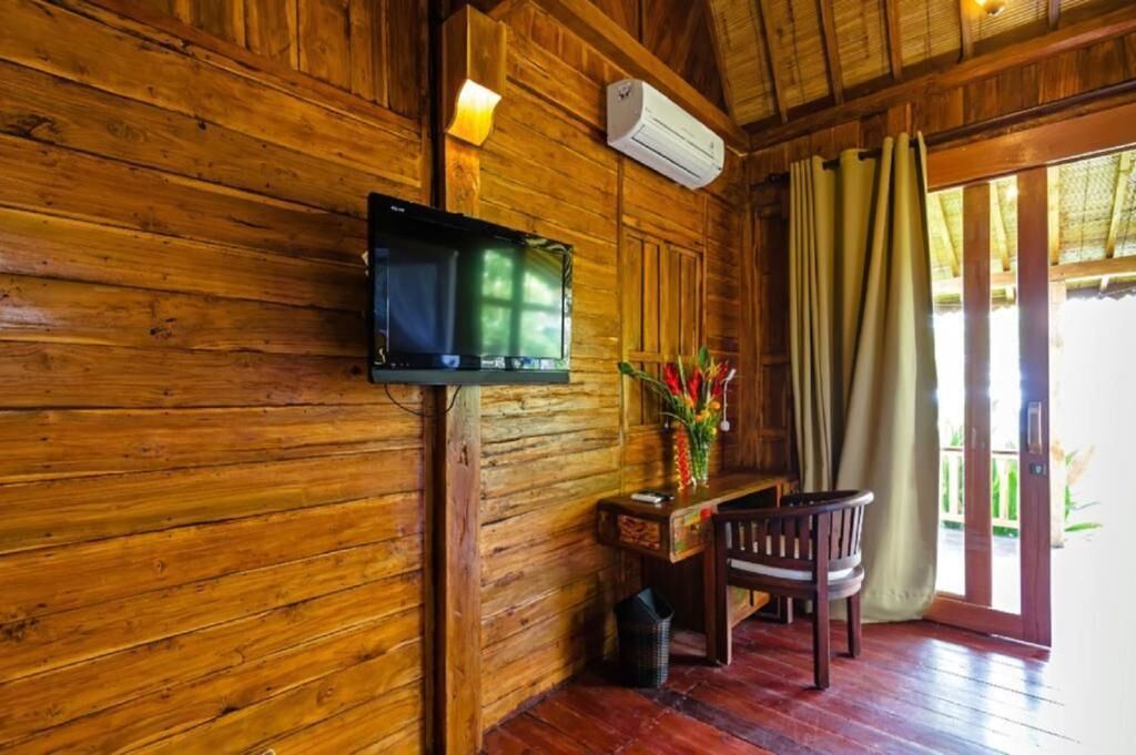 Deluxe Bungalow, Balcony, Courtyard View | Interior