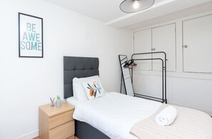 Unclassified image, 5 of 10, button - Bright,modern 2-Bedroom apartment in the heart of Southampton (Southampton)