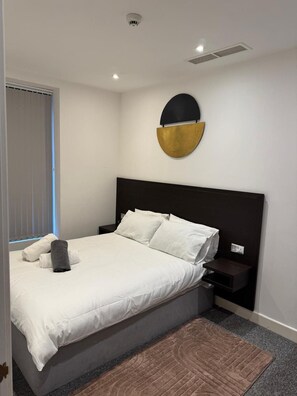 Unclassified image, 2 of 10, button - Heathrow Airport - Apt - Stay 3 - Great Location (Hounslow)