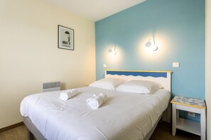 2 habitaciones, tabla de planchar con plancha, wifi y ropa de cama 