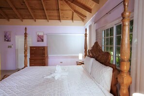 3 bedrooms, desk, iron/ironing board, WiFi