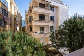 Property grounds - Summertime  Apartment (Durrës)