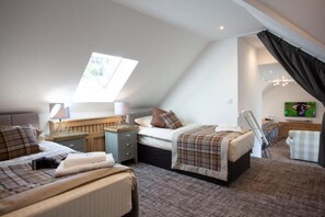 3 Schlafzimmer, Schreibtisch, Bügeleisen/Bügelbrett, WLAN