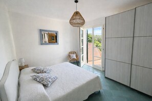 2 dormitorios, tabla de planchar con plancha, wifi y ropa de cama